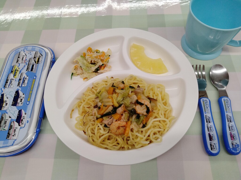7月10日(月)上海焼きそば・棒々鶏風サラダ・パイン缶