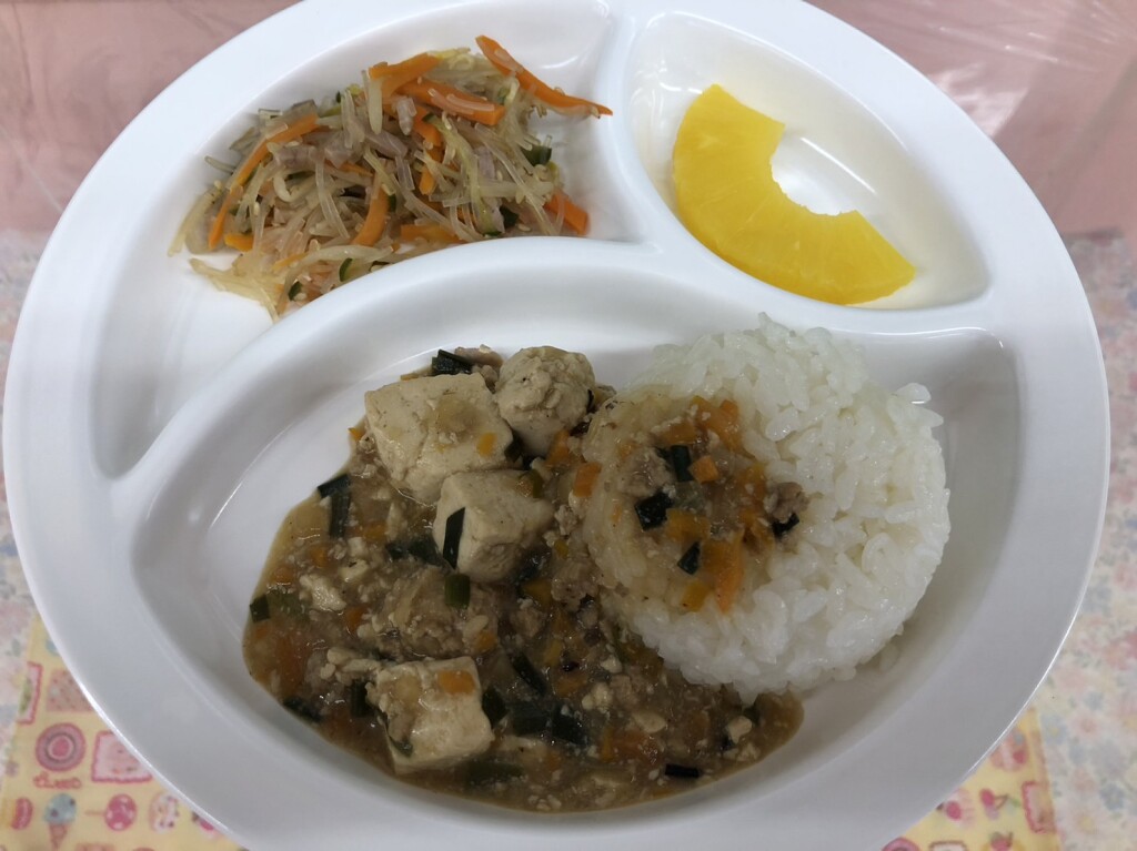 18 9月21日(木)麻婆豆腐・春雨サラダ・パイン缶