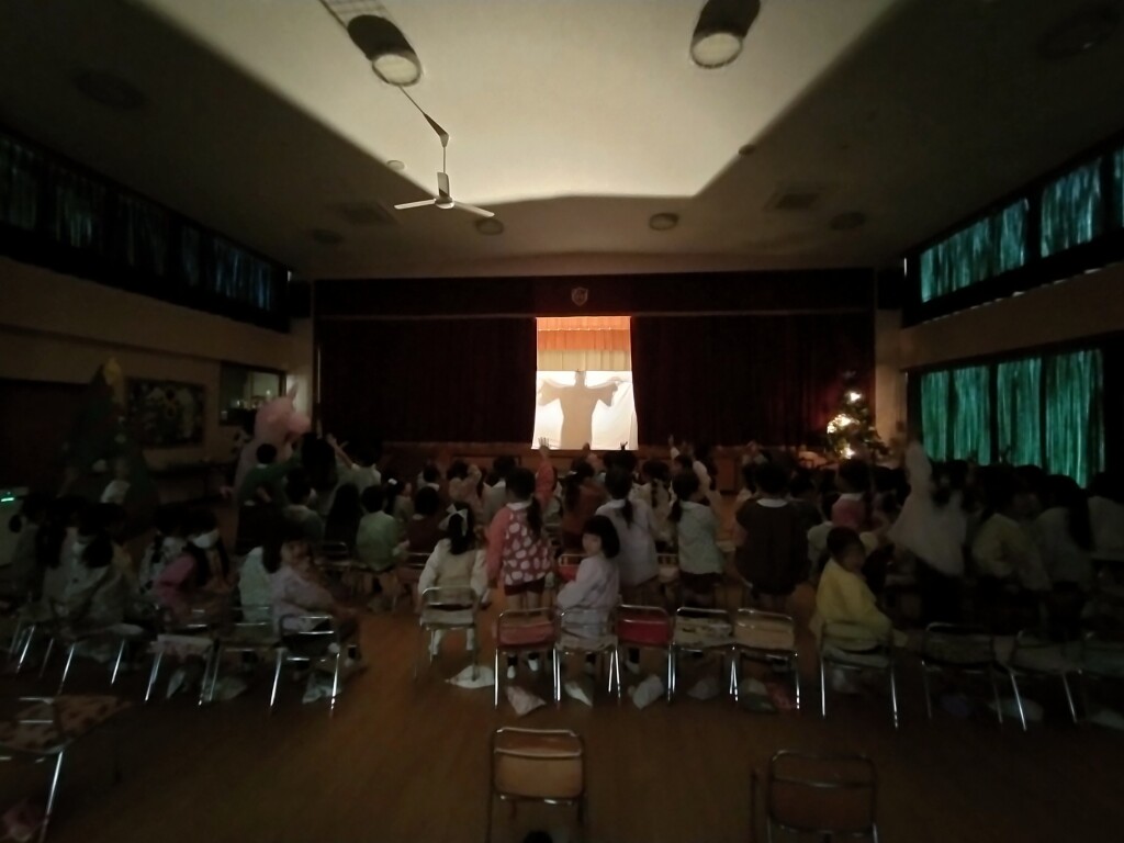 ９