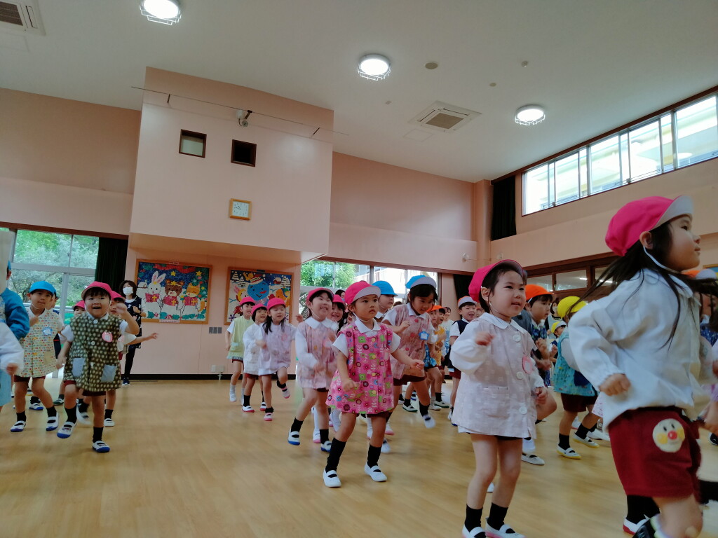 4.体操と学年交流 (2)