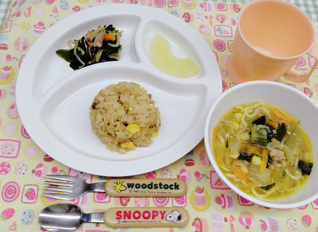 6月23日(金)チャーシューご飯・みそラーメンスープ ・わかめサラダ・パイン缶 (3)